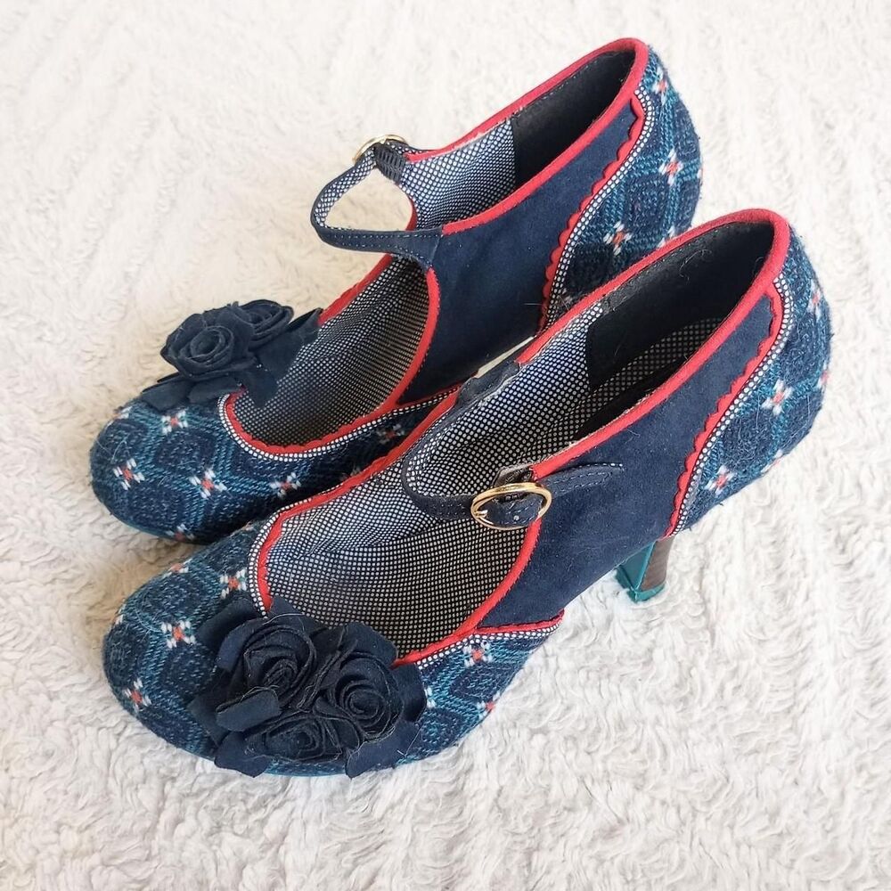 Vintage Inspired Blue Floral Scalloped Preppy Heels